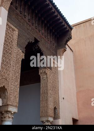 Marrakesch, Marokko - 27. Januar 2023 im Inneren der Saadier-Gräber. Sepulchres von Mitgliedern der Saidi-Dynastie Stockfoto