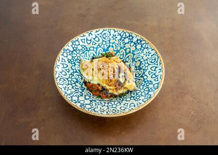 Samfaina aus gehackten Auberginen und Zucchini, sautiert mit gehacktem Knoblauch und geriebener Zwiebel und Tomate in Olivenöl. Sie können auch Häckseln hinzufügen Stockfoto