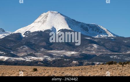 Der 14.042 m hohe Mount Lindsey ist Teil des Sierra Blanca Massivs und der Sangre de Cristo Mountain Range im Süden von Colorado. Stockfoto