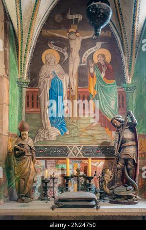 Die Kapelle des Fürstentums (Castello Principesco oder Landesfurstlicheburg) mit der Statue des Heiligen Georg und einem Fresko der Kreuzigung in t Stockfoto