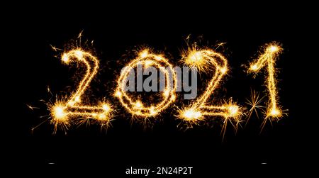 Frohe Neujahrskarte. 2021 Silhouetten aus Glitzereffekt auf schwarzem Hintergrund Stockfoto
