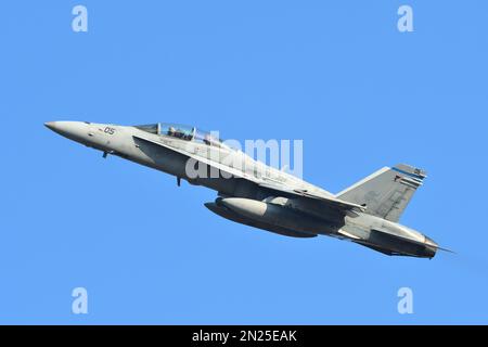 Präfektur Kanagawa, Japan - 07. Januar 2017: US-Marines Boeing F-18D Hornet Multirole Fighter von VMFA(AW)-225 Vikings. Stockfoto