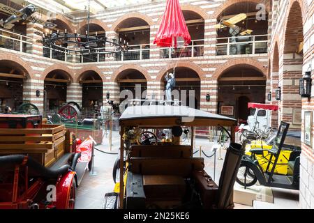 Das Cengelhan Rahmi M. Koc Museum Interieur ist ein Technikmuseum in Ankara, Türkei Stockfoto