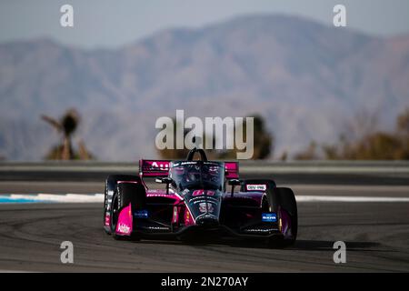 HELIO CASTRONEVES (06) aus Sao Paulo, Brasilien, fährt während des Thermal Club Open Test in Thermal, CA, USA auf der Rennstrecke. Stockfoto