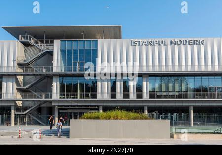 Gebäude des Istanbul Museum of Modern Art. Museum für zeitgenössische Kunst im Beyoğlu-Viertel von Istanbul, Türkei Stockfoto