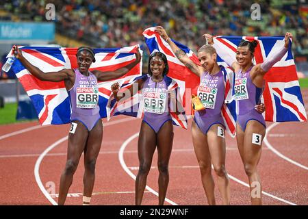 Victoria Ohuruogu, Ama Pipi, Jodie Williams, Nicole Yeargin (Großbritannien). 4 x 400 Staffelrennen Frauen Bronze Medaille. Europameisterschaft München 2022 Stockfoto