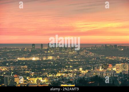 Blick auf West Hollywood und Beverly Hills, Kalifornien, USA bei Sonnenuntergang. Stockfoto
