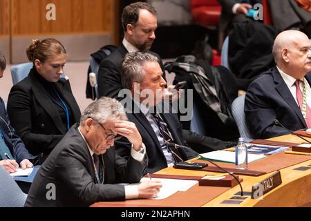 New York, New York, USA. 6. Februar 2023. Botschafter Sergiy Kyslytsya aus der Ukraine nimmt an der Sitzung des Sicherheitsrats zur Wahrung des Friedens und der Sicherheit in der Ukraine am UN-Hauptquartier Teil (Kreditbild: © Lev Radin/Pacific Press via ZUMA Press Wire), NUR REDAKTIONELLE VERWENDUNG! Nicht für den kommerziellen GEBRAUCH! Stockfoto