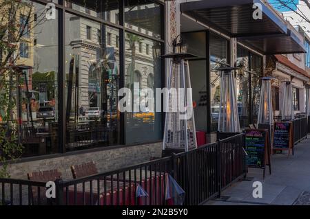 Speisesaal im Freien eines Restaurants in der City of Pasadena, Los Angeles County, Stockfoto