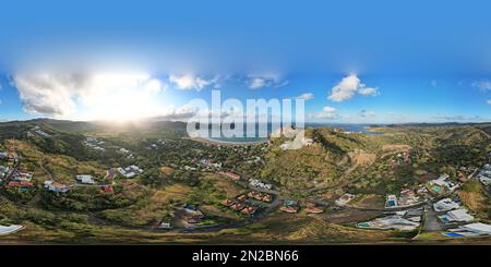 360 Grad Panorama Ansicht von 360 vr Luftdrohne Panorama von San Juan Del Sur bei hellem Sonnenuntergang, goldenem Licht