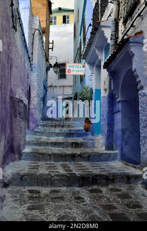 Treppen mit blauen Häusern, Chefchaouen, Nordmarokko, Tanger-Tetouan-Al Hoceima Region, Marokko Stockfoto