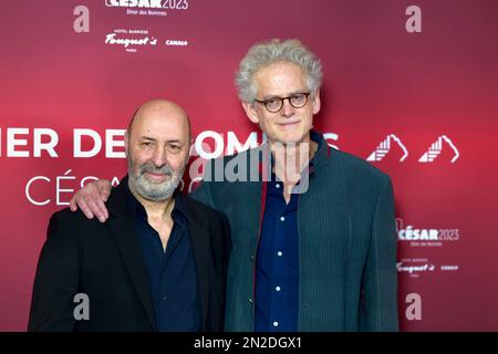 Paris, Frankreich. Am 6. Februar 2023 nehmen Direktor Cédric Klapisch und Santiago Amigorena am 6. Februar 2023 beim Cesar Nomee Dinner im Le Fouquet's in Paris, Frankreich, Teil. Foto: Franck Castel/ABACAPRESS.COM Stockfoto