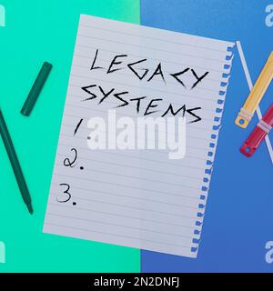 Schild mit älteren Systemen. Geschäftsidee Computersystem oder Anwendungsprogramm mit alter Methodentechnologie Stockfoto