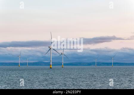 Offshore-Windpark Burbo Bank in Liverpool Bay, Großbritannien Stockfoto