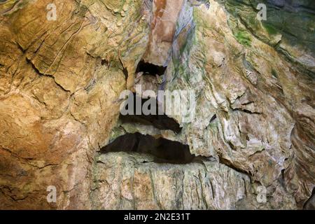 Baerenhoehle, Karlshoehle, Erpfinger Hoehle, Stalaktitenhöhle, weißer Jurassic-Kalkstein, Sonnenbühl-Erpfingen, Baden-Württemberg, Deutschland Stockfoto