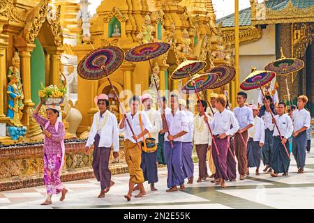 Ortungszeremonie in Shwedagon Pagode, Yangoon, Myanmar, Yangoon, Myanmar Stockfoto