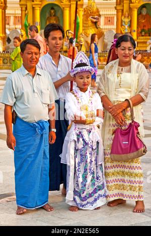 Ortungszeremonie in Shwedagon Pagode, Yangoon, Myanmar, Yangoon, Myanmar Stockfoto