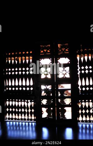 Geschnitztes Erkerfenster aus Holz im Padmanabhapuram Palace State tamil Nadu India Stockfoto