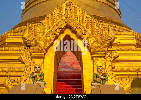 Zentrum von Stupa, Marmortafeln mit buddhistischen Lehren aus Theravada, Kuthodaw Pagode, Mandalay, Myanmar Stockfoto