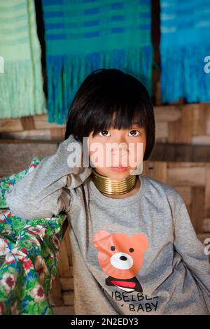 Junge Frau der Padaung Karen (Longneck) in der Provinz Mae Hong Son, Nordthailand Stockfoto