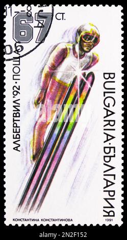 MOSKAU, RUSSLAND - 4. FEBRUAR 2023: In Bulgarien gedruckte Briefmarken zeigen Skijumping, Olympische Winterspiele 1992 - Albertville-Serie, ca. 1991 Stockfoto