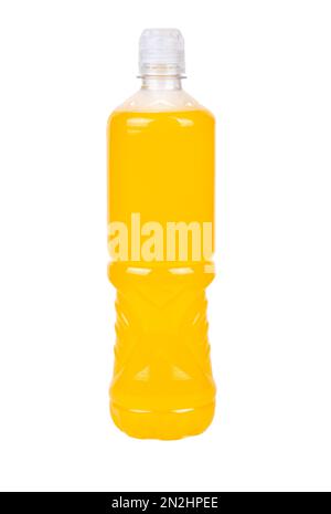 Plastikflasche mit orangefarbenem isotonischem Getränk für Sport isoliert auf weißem Hintergrund. Stockfoto