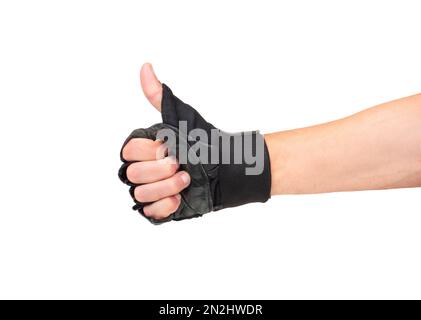 Männliche Hand in einem Fitnesshandschuh zeigt sich auf weißem Hintergrund. Stockfoto