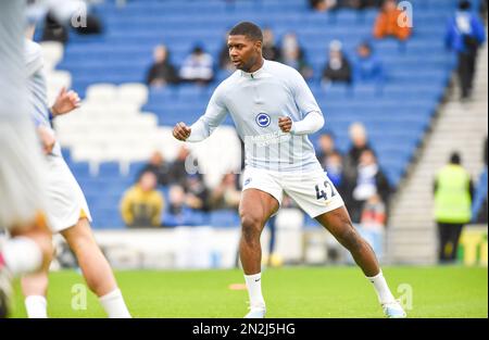 Odeluga Offiah wärmt sich vor dem Spiel der Premier League zwischen Brighton & Hove Albion und AFC Bournemouth im American Express Community Stadium , Brighton , Großbritannien - 4. Februar 2023 Photo Simon Dack/Tele Images auf. Nur redaktionelle Verwendung. Kein Merchandising. Für Fußballbilder gelten Einschränkungen für FA und Premier League. Keine Nutzung von Internet/Mobilgeräten ohne FAPL-Lizenz. Weitere Informationen erhalten Sie von Football Dataco Stockfoto