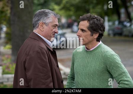 LITTLE FOCKERS alias Meet the Parents: Little Fockers 2010 Paramount Pictures Film mit Robert De Niro links und Ben Stiller, Stockfoto