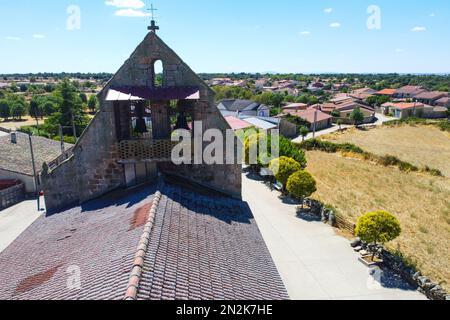 Kleine Stadt castilla. Blick aus der Luft vom Kirchendach Stockfoto