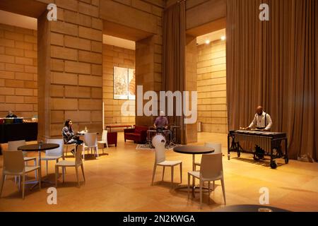 Philadelphia Museum of Art, Cafeteria und Live-Musik im Foyer in Philadelphia, USA Stockfoto