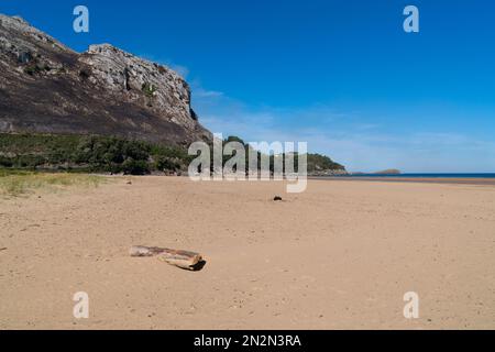 Playa de Orinon Cantabria Nordspanischer Sandstrand in Castro Urdiales, etwa 50 Kilometer von Santander entfernt Stockfoto