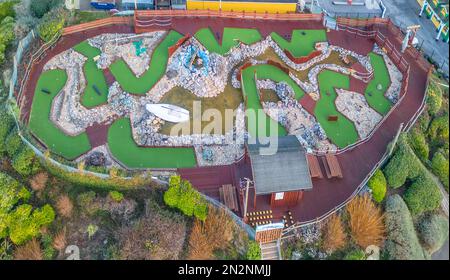 Ein Crazy-Golfplatz in littlehampton an der Westküste von sussex aus der Vogelperspektive Stockfoto