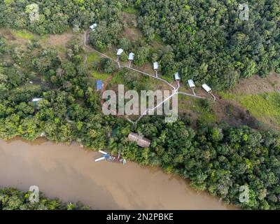 Cardamom Mountains, Cardamom Tent Camp Dschungel Lodge. Safarizelte, Botum Sakor Nationalpark, Preak Tachan Fluss, Koh Kong; Luftaufnahme Stockfoto