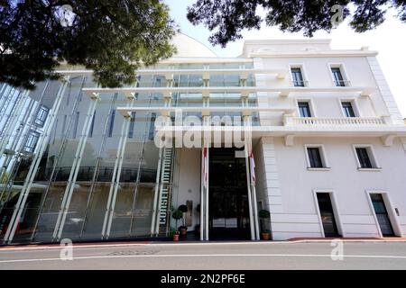 MONACO-VILLE, MONACO - 18. JUNI 2022: Fassade des Nationalrates, parlament des Fürstentums Monaco Stockfoto