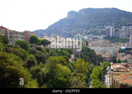 Panoramablick auf Monaco mit der Festung des Prinzenpalastes, offizielle Residenz des souveränen Prinzen von Monaco Stockfoto
