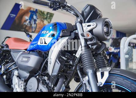 Lima, Peru 2023. Shop Yamaha, FZX Connected Motorrad ist im Yamaha Shop ausgestellt Stockfoto