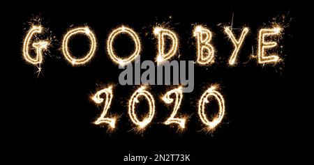 Auf Wiedersehen 2020. Heller Text aus Glitzereffekt auf schwarzem Hintergrund, Bannerdesign Stockfoto