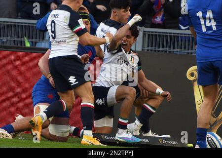 Rom, Italien. 05. Februar 2023. Guinness Six Nations-Debüt für Italien und Frankreich auf der Olimpic Satadium of Rome, der volle Rücken Ange Capuozzo erzielte den Versuch für Italien und das französische Team gewann das Spiel mit einem Ergebnis von 24 bei 29. (Foto: Pasquale Gargano/Pacific Press/Sipa USA) Guthaben: SIPA USA/Alamy Live News Stockfoto