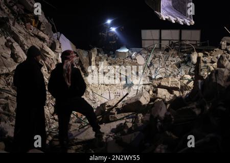 Harem, Syrien. 07. Februar 2023. Anas Alkharboutli/dpa/Alamy Live News Stockfoto