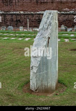 08 24 2015 Stein ruinierte den buddhistischen Maha Chaitya, eine große Stupa, die im 3. Jahrhundert v. Chr. in Amaravati, Andhra Pradesh, Indien Asien, erbaut wurde. Stockfoto