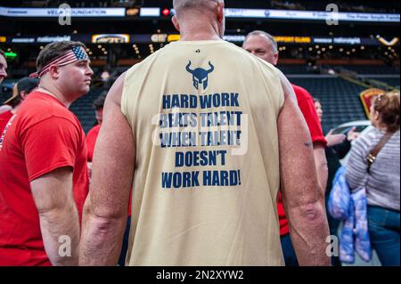 7. jährliche Boston BFit Challenge First Responder Support Climb mit Unterstützung von National Grid im Boston TD Garden. Stockfoto