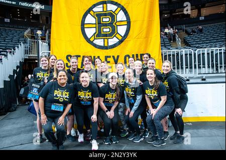 7. jährliche Boston BFit Challenge First Responder Support Climb mit Unterstützung von National Grid im Boston TD Garden. Stockfoto