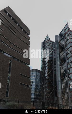 London, Großbritannien. 04. Februar 2023. The Tate Modern und die nahegelegenen Wohnungen (Foto von Jay Shaw Baker/NurPhoto). Kredit: NurPhoto SRL/Alamy Live News Stockfoto