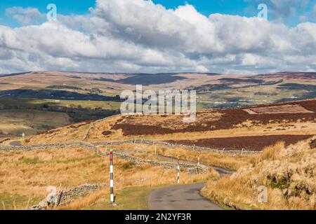 Sie blicken hinunter auf die Hudes Hope in der Ferne von Harker Hill über Mickleton, Teesdale Stockfoto