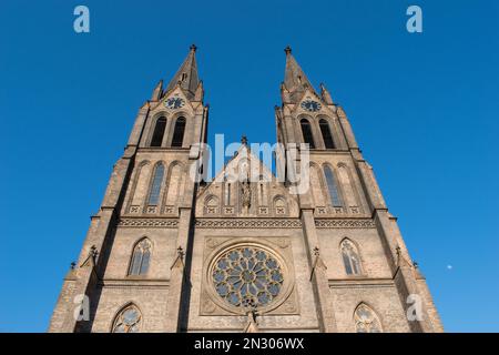 Blick auf die Burgfassade an einem Sommertag. Stockfoto