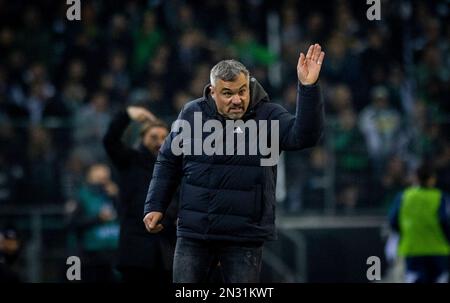 Moenchengladbach, Deutschland. 4. Februar 2023. Trainer Thomas Reis (S04) Borussia Mönchengladbach - FC Schalke 04 Bundesliga 04.02.2023 Copyright (nur f.c. Stockfoto