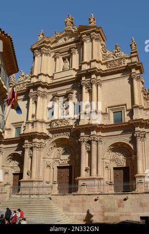 Plaza de España, Lorca, Murcia, Spanien. Fassade der Colegiata de San Patricio (Kollegialkirche von St. Patrick). Stockfoto