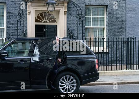 7. Februar 2023, Downing St, London, Vereinigtes Königreich nach dieser morgendlichen Umbesetzung kommen die Kabinettsminister zu einer verzögerten Kabinettssitzung am Nachmittag. IM BILD: Dominic Saab, Vizepremierministerin Bridget Catterall AlamyLiveNews Stockfoto