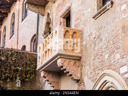 Balkon der Julia - Haus-Museum der Julia, beschrieben von William Shakespeare - historisches Zentrum von Verona, Veneto, Norditalien - Europa Stockfoto